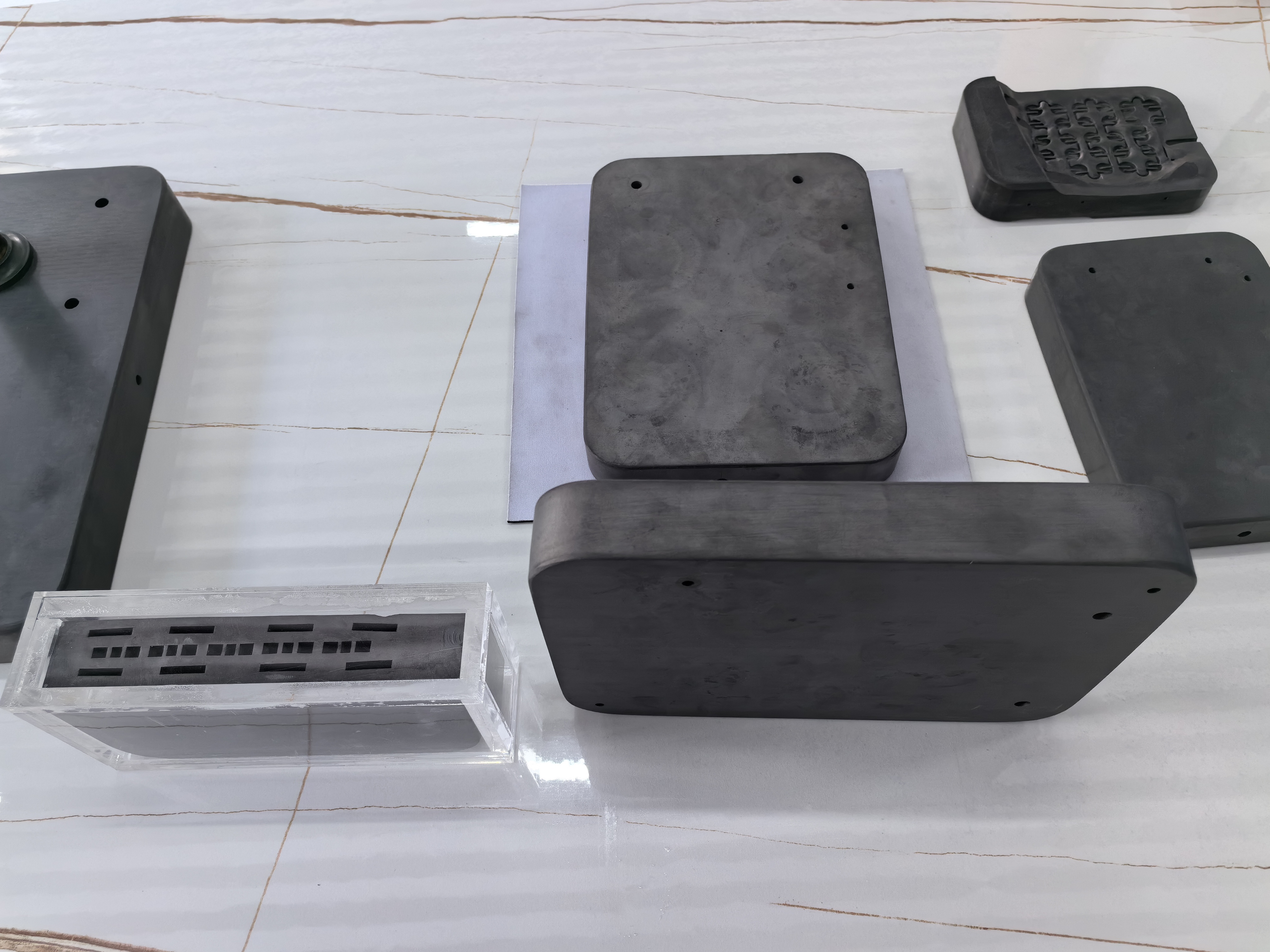 整体成型的碳化硅微通道反应器芯片相较于热压键合等其它工艺的优点